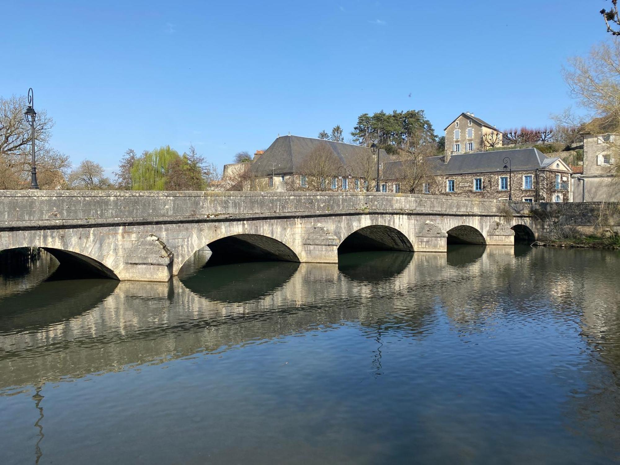 Logis Hotel Le Saint Georges Vivonne Exterior foto