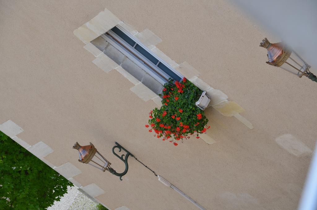 Logis Hotel Le Saint Georges Vivonne Exterior foto